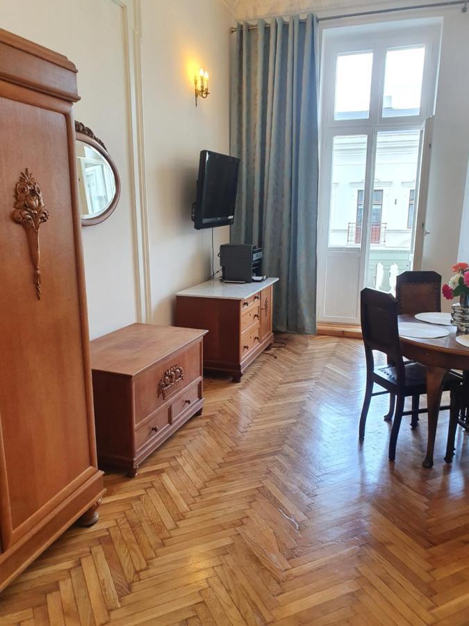 Prestige Aparthotel Piotrkowska 82 - Wyjatkowy Widok Na Deptak Łódź Esterno foto